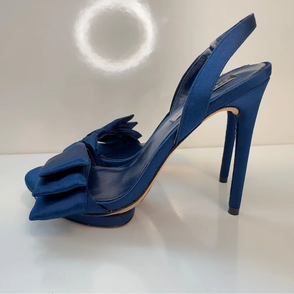 Like new! BCBGMAXAZRIA Blue Satin Bow Slingback Heels – Size 6.5 - Picture 5 of 7
